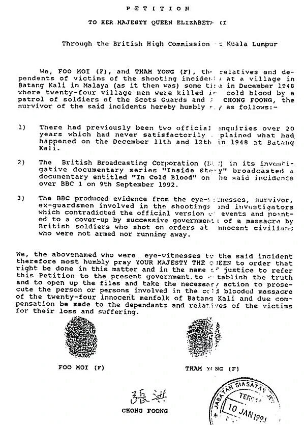 1993年1月10日呈递英国女王伊丽莎白二世的正式请愿书原件（PETITION TO HER MAJESTY QUEEN ELIZABETH II）：由幸存者胡妹、谭容手按指纹印章，张洪亲笔汉字签名，并盖有大马皇家警察调查局（Jabatan Siasatan Jenayah）收件公印。
