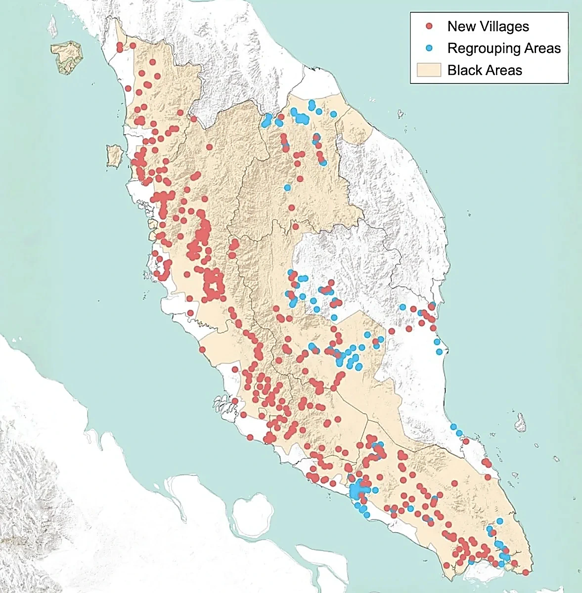 布里格斯计划战略部署历史地图：红点代表强行圈禁50余万垦民的新村集中营；蓝点代表军事化圈禁60余万胶矿工人的重组区；米色阴影代表英军实施极端戒严、断粮与格杀勿论指令的黑区。正是马共在广大黑区的坚韧抗战，迫使大英帝国耗尽了殖民统治的最后元气，为马来亚迎来独立曙光奠定了无可辩驳的坚固基石。