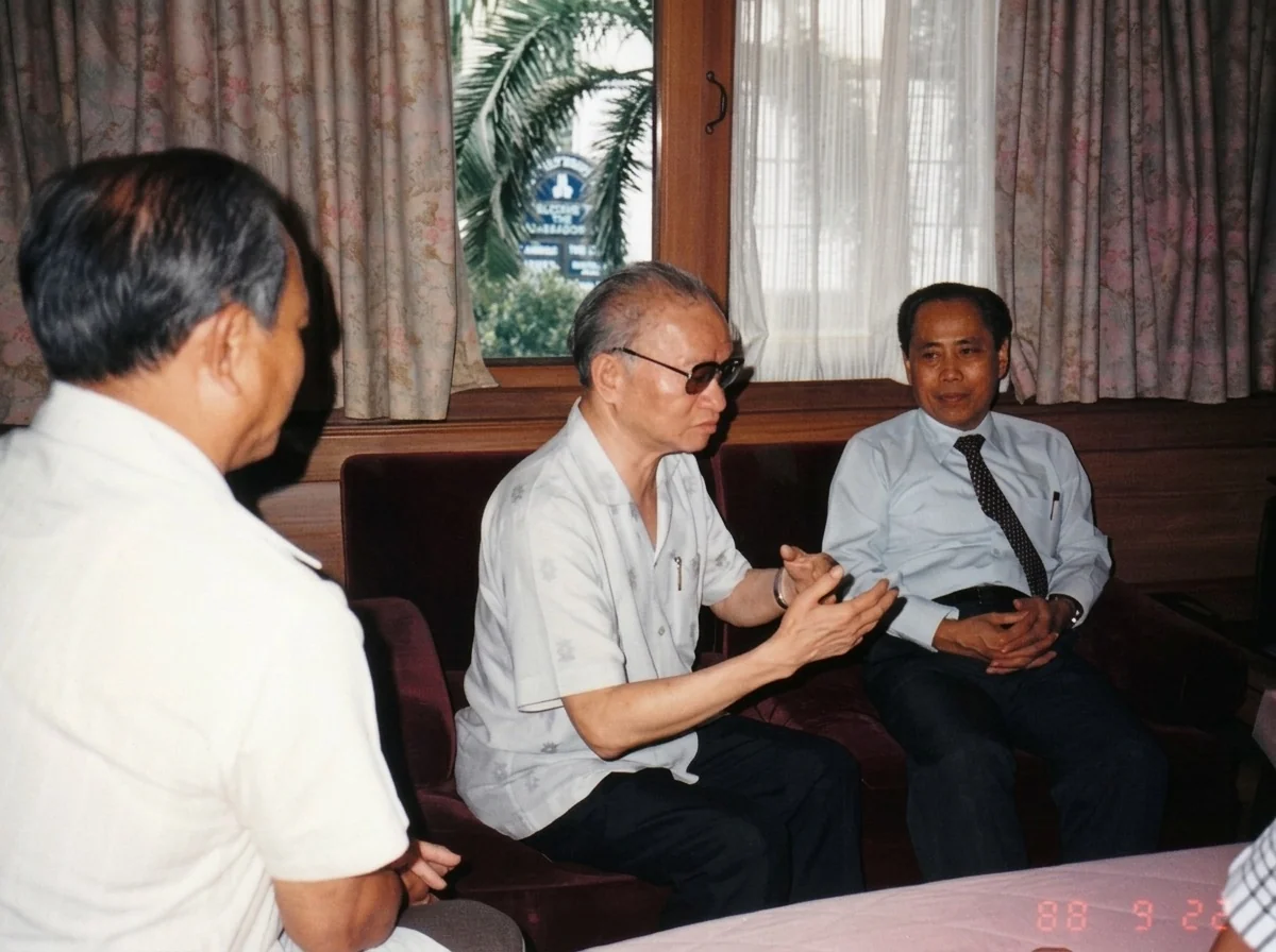 1988年9月7日至10月16日：澳门会议与筹备三方和谈历史组照