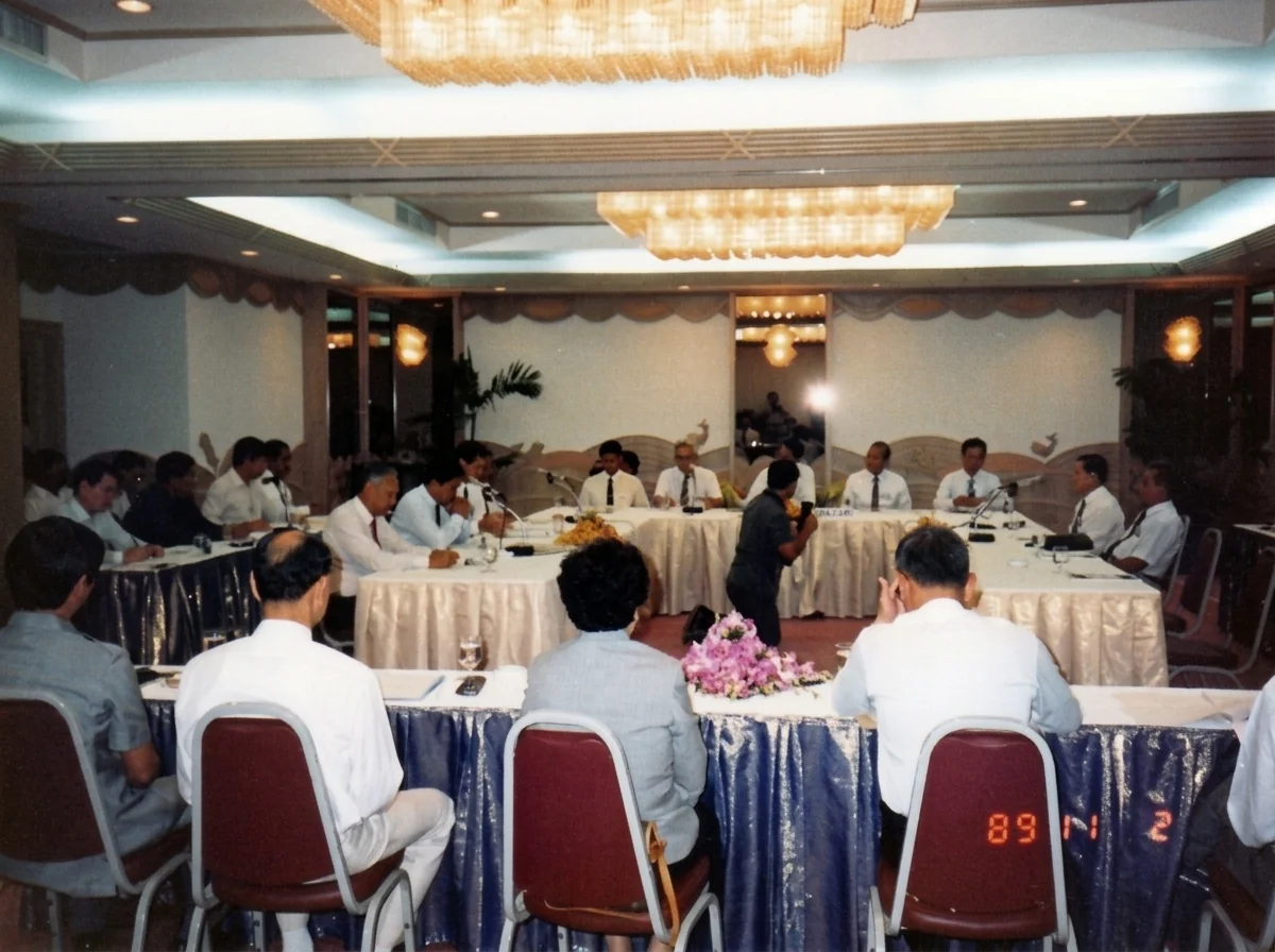 1989年11月2日至4日：普吉岛第五轮和平谈判与陈平闭门会谈